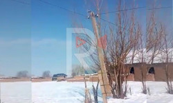 Терек айылында электр жарыгын өзүлөрү тартып алган тургундар