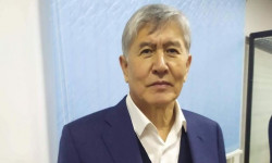 Соттук отурумда Алмазбек Атамбаевге айыбы угузулду