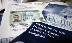 АКШ кыргызстандыктарга грин-карта визасын берүүдөн баш тартты