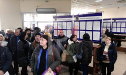 ЖААК бөлүмүндө бир жумадан бери кезек күткөндөр