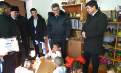 Мухаммедкалый Абылгазиев Нарын облусунда салынган бала бакча менен таанышты