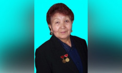 Жибек Өзүбекова өмүрүнүн 50 жылын билим берүүгө арнаган
