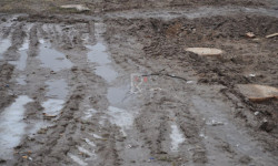 "Эне-Сай" конушундагы баткакка баткан жолдор 