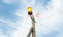 Ош: Масалиев көчөсүндө күндүзү күйүп турган жарыктандыргычтар