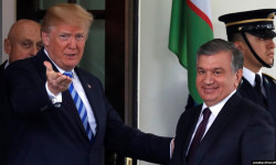 The New York Times: Мирзиёев Трампка «Регистандын» 2950 долларлык үлгүсүн белек кылган