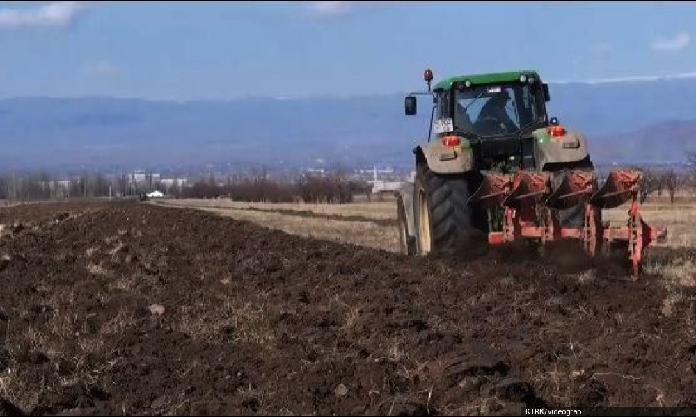 Кубатбек Боронов: күйүүчү май менен камсыздоодо көйгөй болбойт 