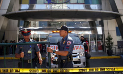 Филиппинде соода борбордун мурдагы күзөтчүсү адамдарды барымтага алды