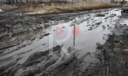 Орок айылынын жолуна 20 жылдан бери көңүл бурулбай келет