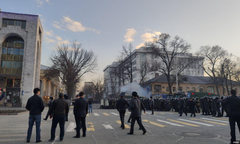 Башаламандык менен коштолгон митинг