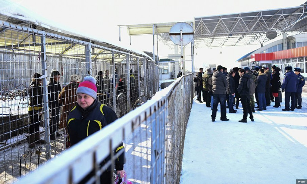 Казахстан временно запретил въезд кыргызстанцам по ID-картам