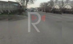 Осмонкул көчөсүндөгү жолдо тротуар жок