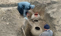 Кара-Арча айылында жер алдынан кумаралар табылды