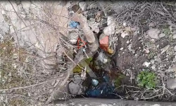 Оорукананын короосундагы талаага агып жаткан суу