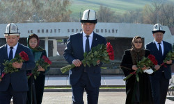 Апрель баатырлары эскерилди