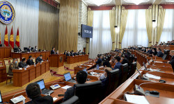 Сооронбай Жээнбеков: "Өзгөчө абал режимин узартуу - зарыл кадам" 