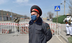 Бишкектеги периметри боюнча тосмолор коюлган карантиндик тилкелер