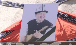 Төкмө акын, комузчу, Эл артисти Элмирбек Иманалиевди акыркы сапарга узатуу зыйнаты (видео)