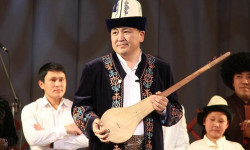  Элмирбек Иманалиевдин жаркын элеси элибиздин жүрөгүндө түбөлүк жашайт