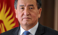 Сооронбай Жээнбеков Орозо айынын башталышы менен куттуктады