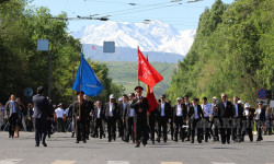 Кыргызстанда "Өлбөс полк" акциясы онлайн форматта өтөт 