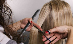 Казакстан: 4-майдан тартып дүкөндөр менен чач тарачтар иштей баштайт