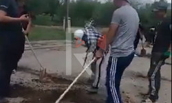 Кум-Арык айылынын жаштары айылы үчүн кызмат кылышууда