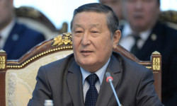 Экс-спикер Мукар Чолпонбаев коронавирустан көз жумду 