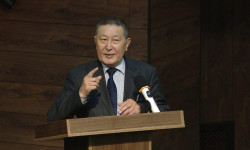 Көрүнүктүү мамлекеттик жана коомдук ишмер Мукар Чолпонбаев дүйнөдөн кайтты