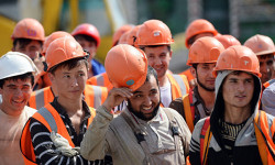 Тажикстан Орусиянын атайын жайларындагы жарандарын алып кетет