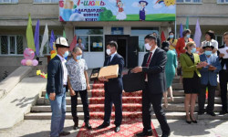 КТРКнын “Мээрим” теледолбооруна  катышкан  балдарга КР Президентинин атынан белектер тапшырылды