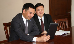 Маданият министри Азамат Жаманкулов Малик Аликеевдин  ден- соолугунан кабар алды