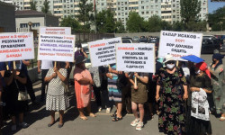 Бишкекте Атамбаевге каршы митинг өтүп жатат - Кыргызстан жаңылыктары