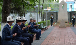 Июнь окуясынын 10 жылдыгына карата каза болгондор эскерилди - Кыргызстан жаңылыктары 