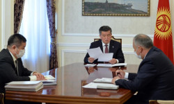 Президент санитардык талаптарды сактабагандарды жоопкерчиликке тартуу зарылдыгын белгиледи