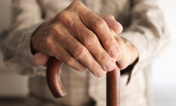 COVID-19: улгайган адамдарга кооптуу