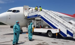 Мекенине Кореядан үч кыргызстандык кайтып келди