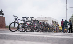 Мэрия батут, велосипедди ижарага берүү жана башаламан соода кылууга тыюу салды 