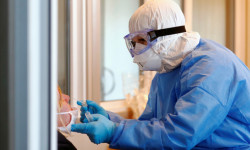 COVID-19: каза болгон адам базарда иштеген - Кыргызстан жаңылыктары