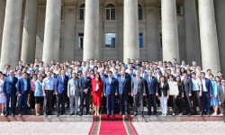 Санитардык эрежелерди сактабай, сүрөткө түшкөн өкмөт мүчөлөрүнө айып пул салынабы? 