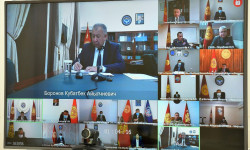 Президент С.Жээнбеков Коопсуздук кеңешинин жыйынын өткөрүүдө