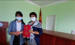 Ат-Башы райондук мамлекеттик администрациясы алдыңкы окуучуларды сыйлады 