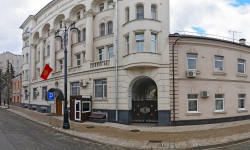 РФ: кыргыз элчилигинде чартердик рейстерге аттанган жарандардын тизмесин түзүү токтотулду