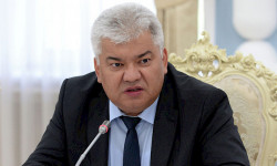 Президент Опумбаевди УКМКнын төрагасы кызматынан бошотуу жөнүндө Жарлыкка кол койду