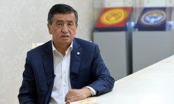 Сооронбай Жээнбеков: Кыргызстан – укуктук өлкө, маселелер күч менен эмес, мыйзам алкагында чечилет