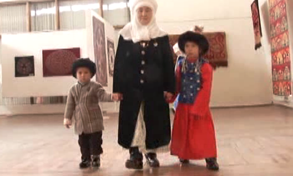 Өнөр: "XIX-кылымга таандык кыргыздын салттуу кийимдеринин көргөзмөсү"