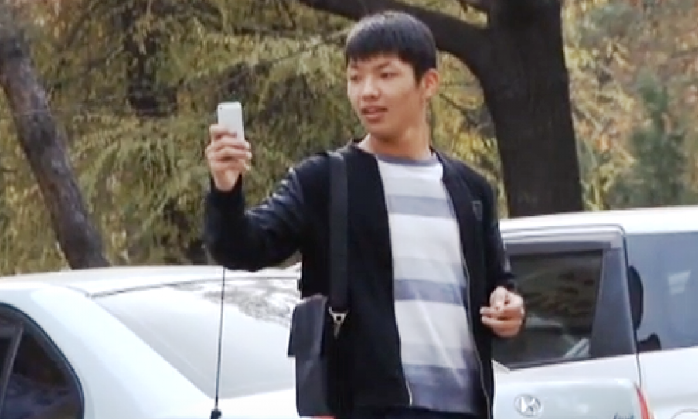 Тамаша тор: Эгиздер шаар тургундарын тамашага салды