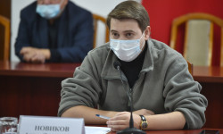 Артем Новиков Нарын облусунун жергиликтүү бийлик органдары менен кеңешме өткөрдү