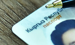  Кыргыз жарандарынын ID-карталарына улуттук графа кайрадан киргизилди