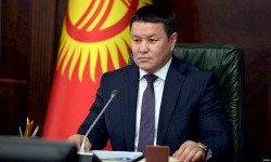 Президенттин милдетин аткаруучу Талант Мамытов Коопсуздук кеңешинин жыйынын өткөрөт