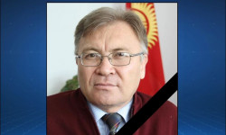 Белгилүү журналист, коомдук ишмер Бейшенбек Бекешов көз жумду